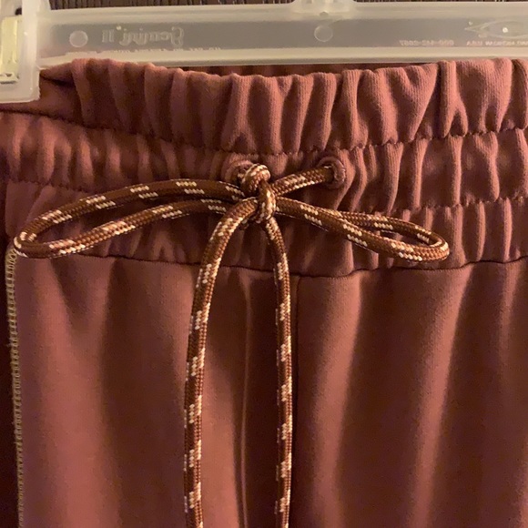 Fabletics Sweatpants - Picture 4 of 9